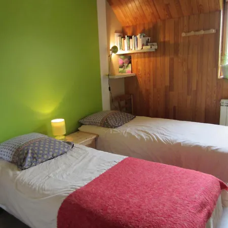 Chez Cat et Christophe , chambre calme et lumineuse chez l'habitant avec vue-3
